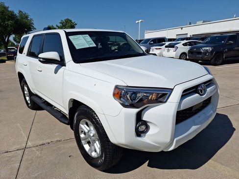 Used 2023 Toyota 4Runner SR5 Premium w/ Moonroof Package RWD image 8