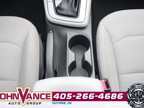 Used 2020 Hyundai Elantra SE image 21