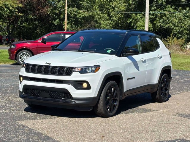Used 2023 Jeep Compass Latitude w/ Convenience Group AWD/4WD image 26