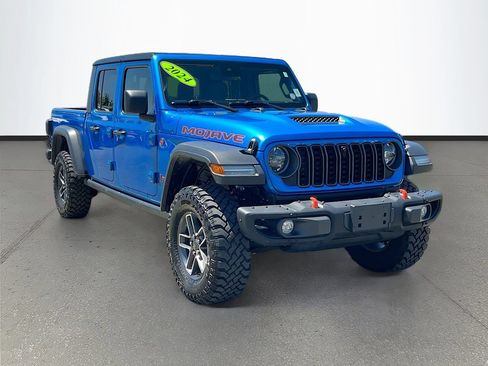 Used 2024 Jeep Gladiator Mojave w/ Technology Group AWD/4WD image 1