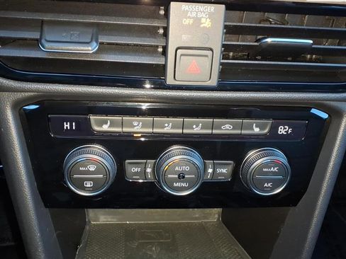 Used 2022 Volkswagen Taos SEL image 19