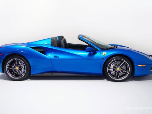Used 2017 Ferrari 488 Spider image 3