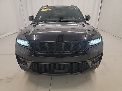 Used 2023 Jeep Grand Cherokee Altitude image 8