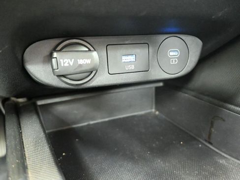 Certified 2025 Hyundai Elantra SE image 33