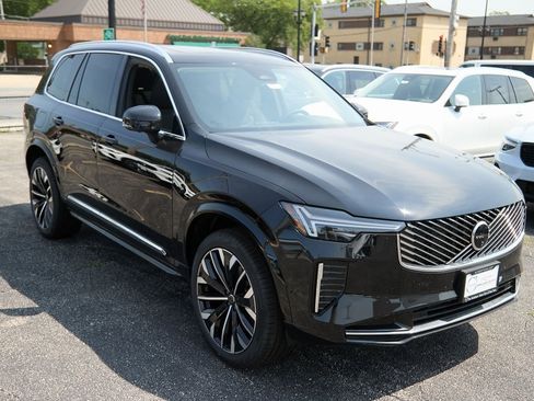 New 2025 Volvo XC90 B6 Plus w/ Protection Package image 4