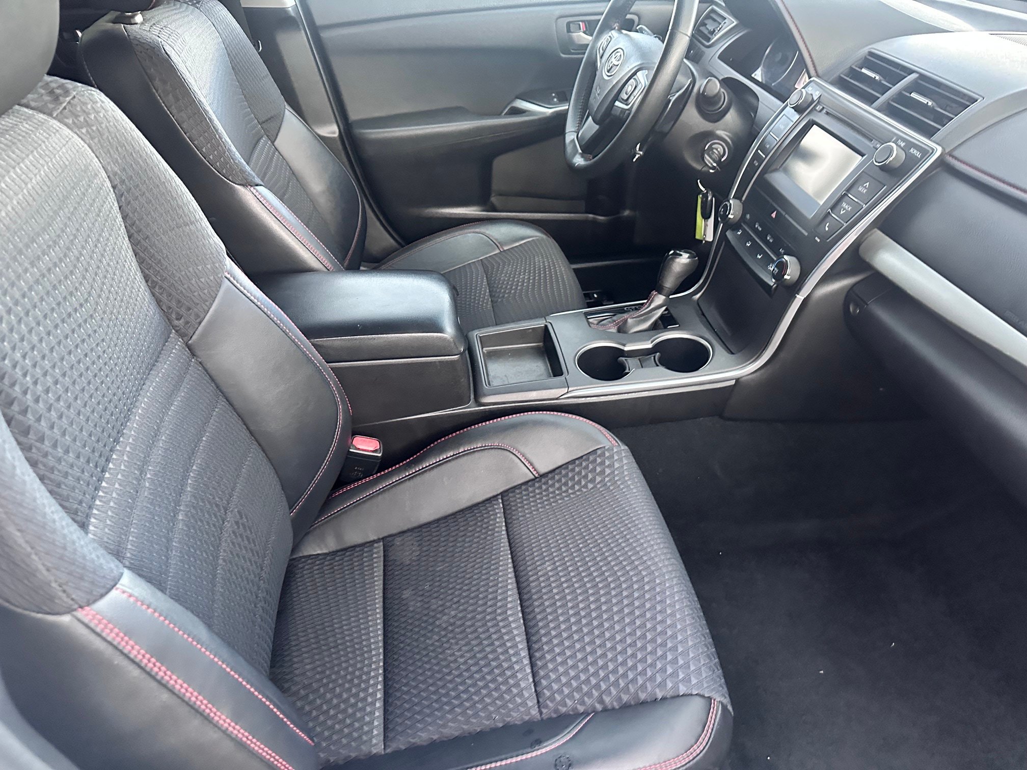 Used 2015 Toyota Camry SE FWD image 9
