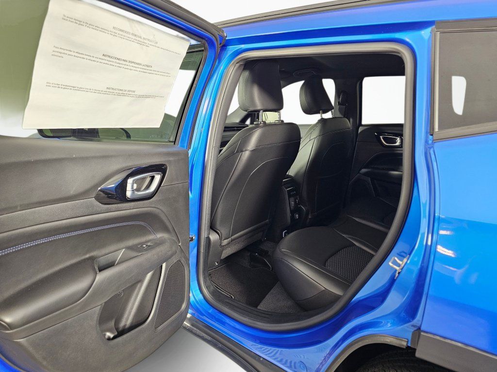 New 2026 Jeep Compass Latitude AWD/4WD image 32