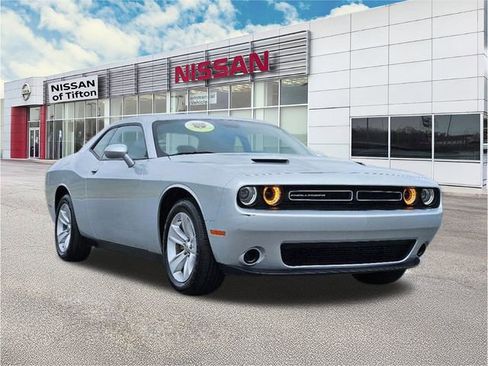 Used 2023 Dodge Challenger SXT image 1