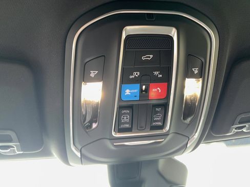 New 2026 Jeep Grand Cherokee Altitude image 17