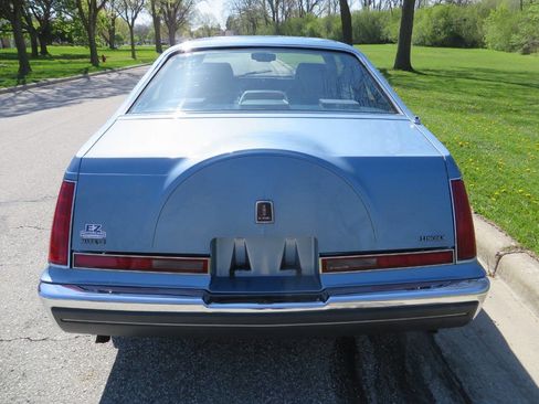 Used 1988 Lincoln Mark VII LSC RWD image 4