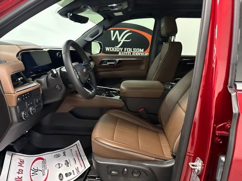 Used 2025 Chevrolet Tahoe High Country RWD image 8