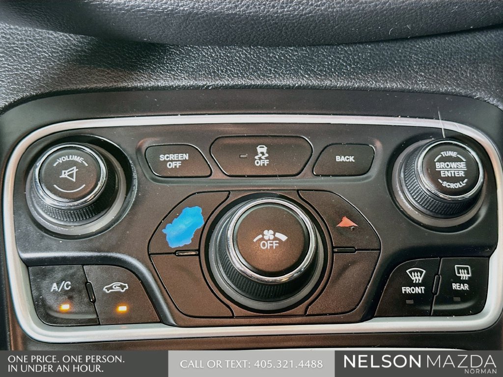 Used 2017 Chrysler 200 Limited Platinum FWD image 17