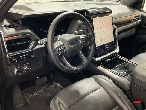 Used 2025 GMC Yukon XL Denali AWD/4WD image 14