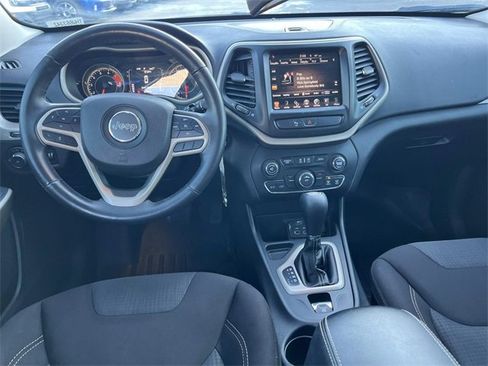 Used 2017 Jeep Cherokee Latitude w/ Safety/Convenience Group image 12