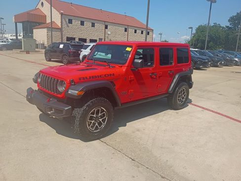 Used 2025 Jeep Wrangler Unlimited Rubicon w/ Convenience Group AWD/4WD image 1
