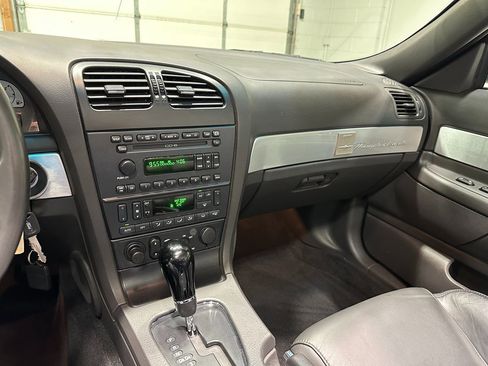 Used 2002 Ford Thunderbird image 34