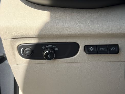 Used 2022 Buick Envision Avenir w/ Technology Package II FWD image 20