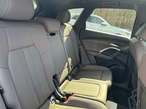 Certified 2025 Audi Q5 Premium w/ Convenience Package image 33
