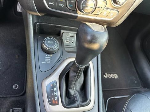 Used 2016 Jeep Cherokee Limited AWD/4WD image 33