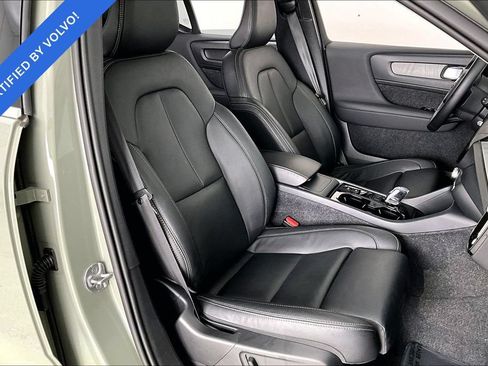 Certified 2025 Volvo XC40 B5 Plus AWD/4WD image 8