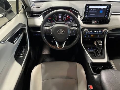 Used 2019 Toyota RAV4 XLE Premium w/ Cold Weather Package FWD image 18