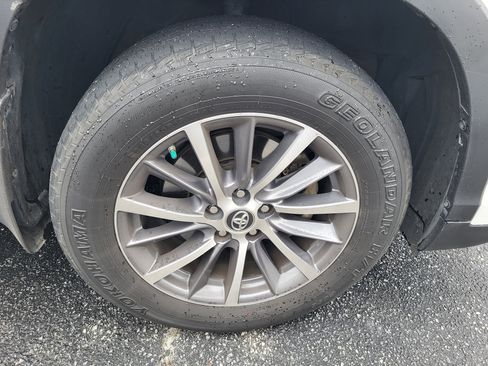 Used 2019 Toyota Highlander XLE image 7