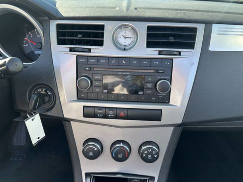 Used 2010 Chrysler Sebring Touring image 14