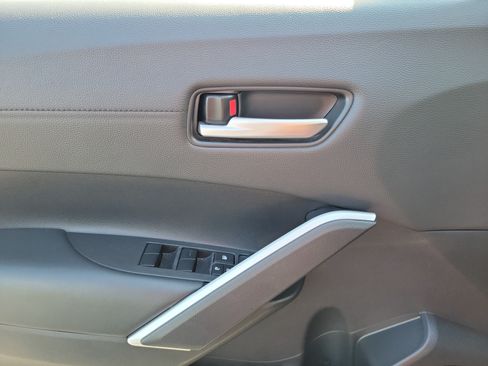 Used 2025 Toyota Corolla Cross XLE FWD image 17