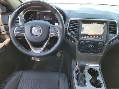 Used 2017 Jeep Grand Cherokee Overland image 9