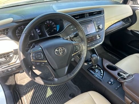Used 2017 Toyota Avalon XLE Premium w/ All Weather Liner Package FWD image 23