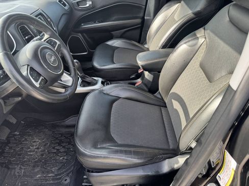 Used 2018 Jeep Compass Latitude w/ Safe & Security Group FWD image 11