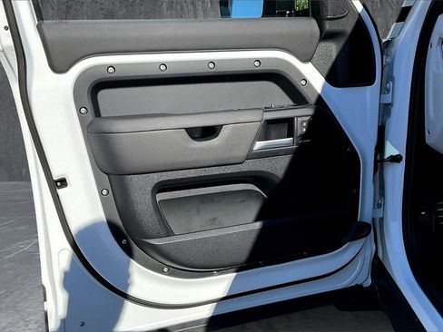 Used 2025 Land Rover Defender 110 S image 20
