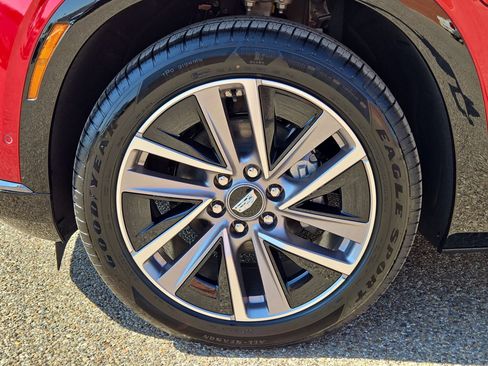 New 2026 Cadillac Vistiq Sport w/ LPO, Floor Liner Package image 11