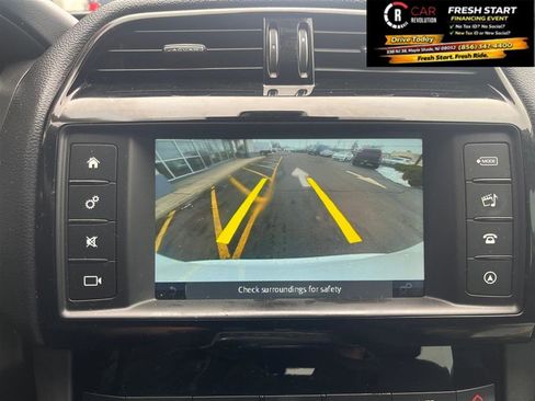 Used 2018 Jaguar F-PACE Premium image 22