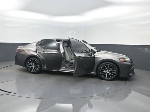 Used 2022 Toyota Camry SE w/ Convenience Package image 40