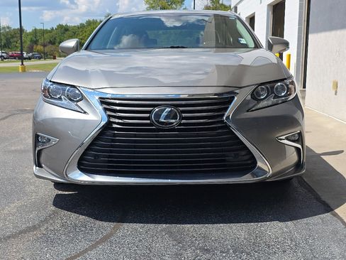 Used 2017 Lexus ES 350 w/ Luxury Package FWD image 6