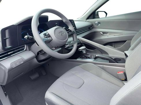 Used 2026 Hyundai Elantra SE FWD image 14