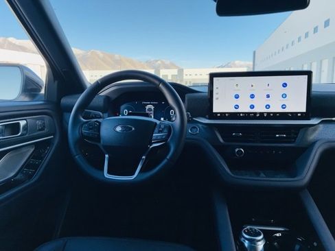 New 2025 Ford Explorer Platinum image 9