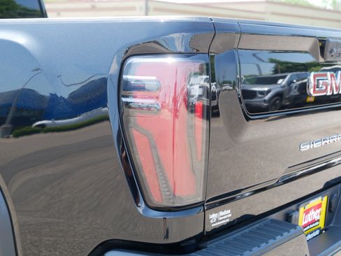 Used 2024 GMC Sierra 2500 AT4 w/ Technology Package AWD/4WD image 17