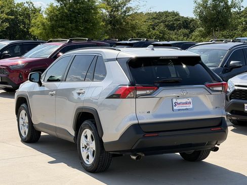 Used 2021 Toyota RAV4 XLE FWD image 4