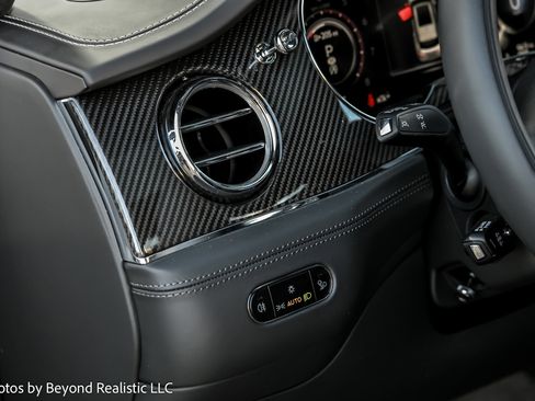 Used 2024 Bentley Bentayga image 32