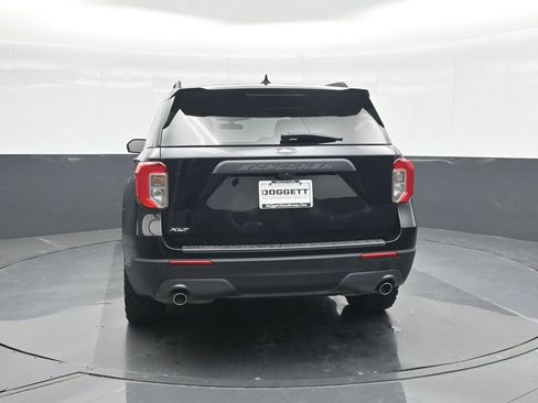 Used 2023 Ford Explorer XLT w/ Equipment Group 202A RWD image 17