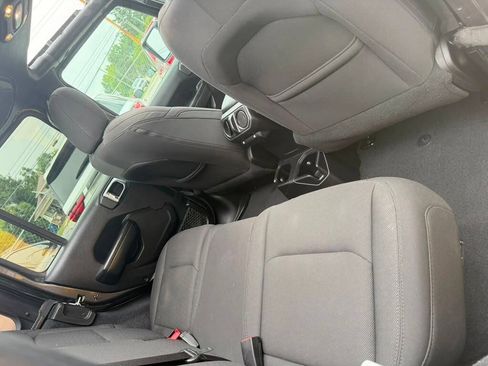 Used 2019 Jeep Wrangler Unlimited Sport S AWD/4WD image 19