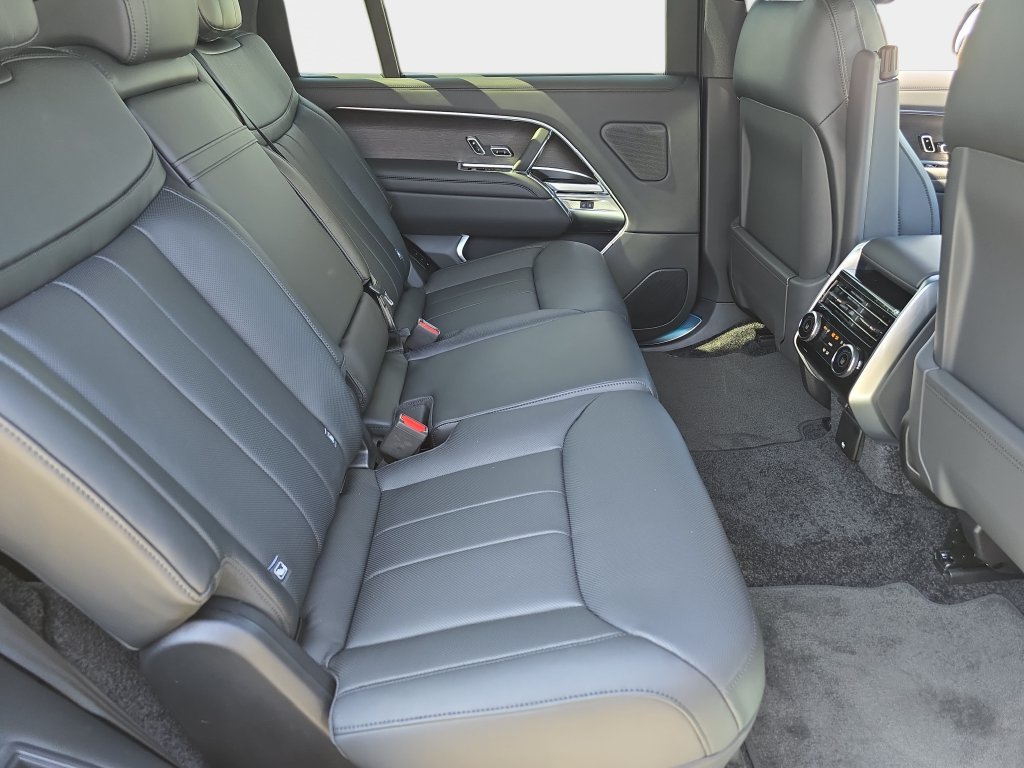New 2027 Land Rover Range Rover Long Wheelbase SE AWD/4WD image 11
