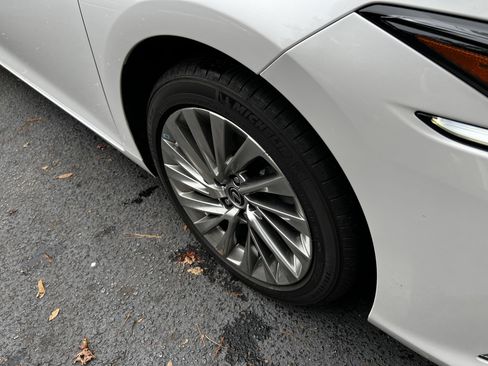 Used 2022 Lexus ES 300h Ultra Luxury image 12