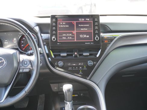 Used 2022 Toyota Camry XSE FWD image 15
