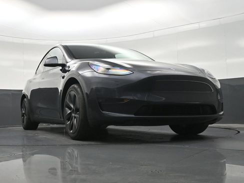Used 2024 Tesla Model Y Long Range AWD/4WD image 28