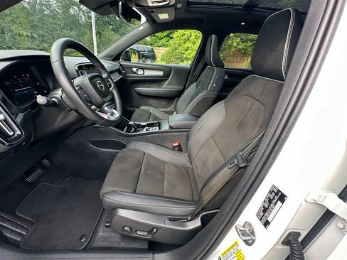 Used 2023 Volvo XC40 B5 Plus AWD/4WD image 14