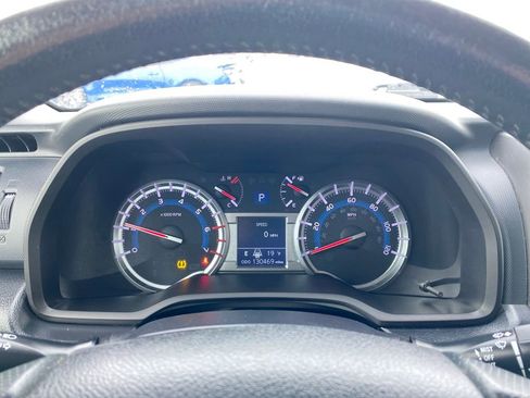 Used 2018 Toyota 4Runner SR5 AWD/4WD image 30
