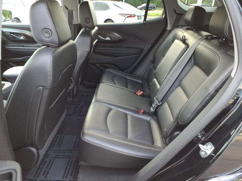 Used 2024 GMC Terrain SLT AWD/4WD image 6